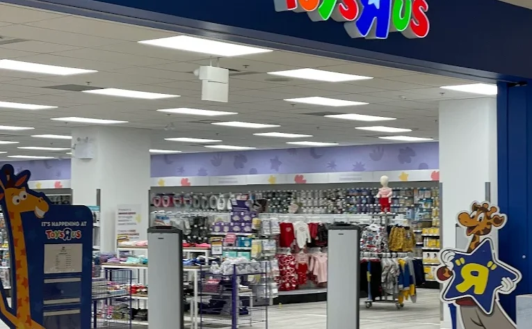 Toys”R”Us / Allen Center